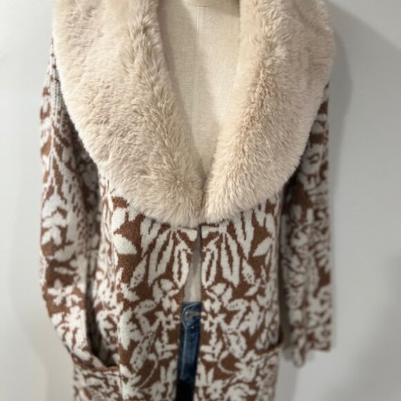 Sweater coat with faux fur collar - Picture 3 of 7